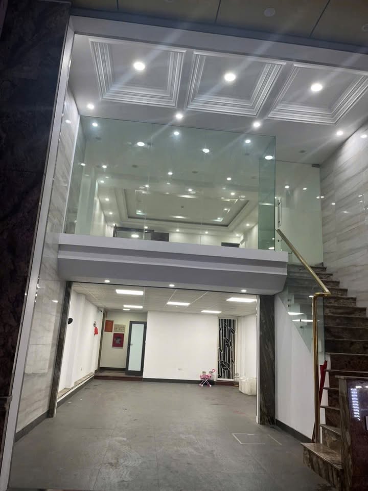 Cho thuê mặt bằng kinh doanh Lạc Trung - Hai Bà Trưng 120m² giá 30 triệu - Mô hình sạch, văn phòng lý tưởng!