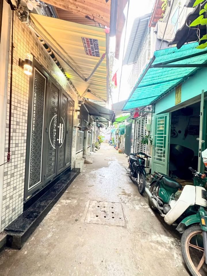 Nhà phố Nhà Bè 27m² giá 1.85 tỷ - Nhà mới đẹp, tiện nghi đầy đủ!