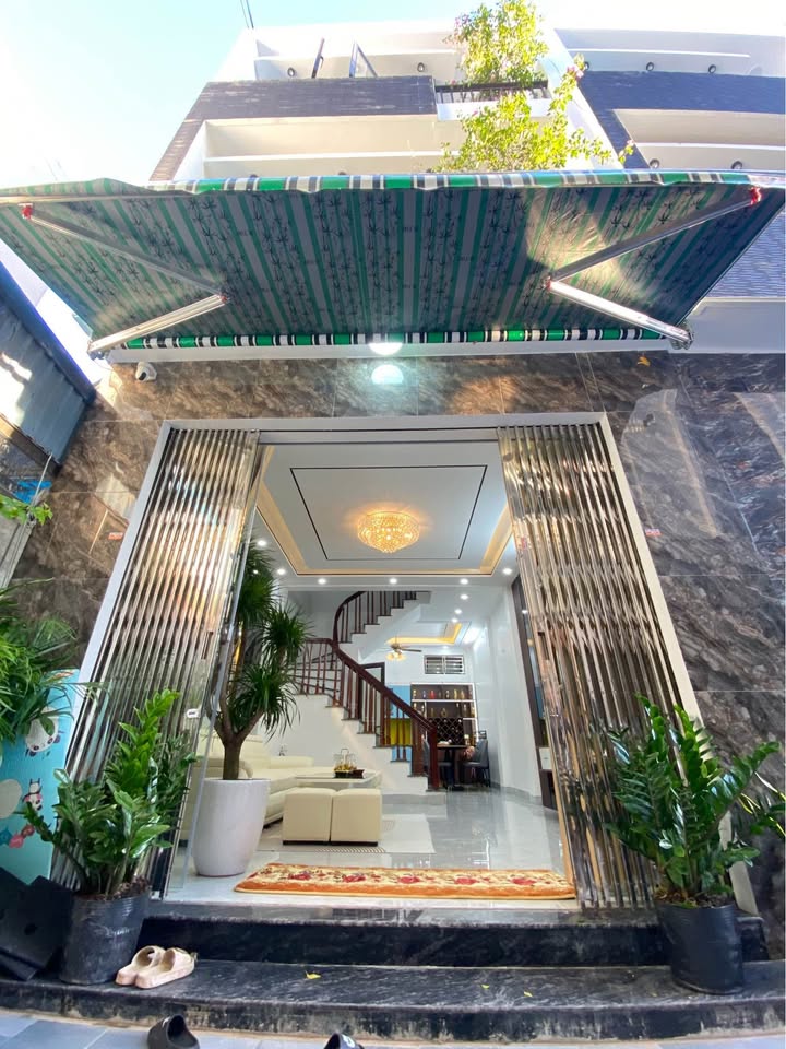 Nhà 3 tầng đường Ngô Tất Tố, Nam Định 45m² giá 2.48 tỷ - Tiện nghi đầy đủ, chính chủ bán gấp!