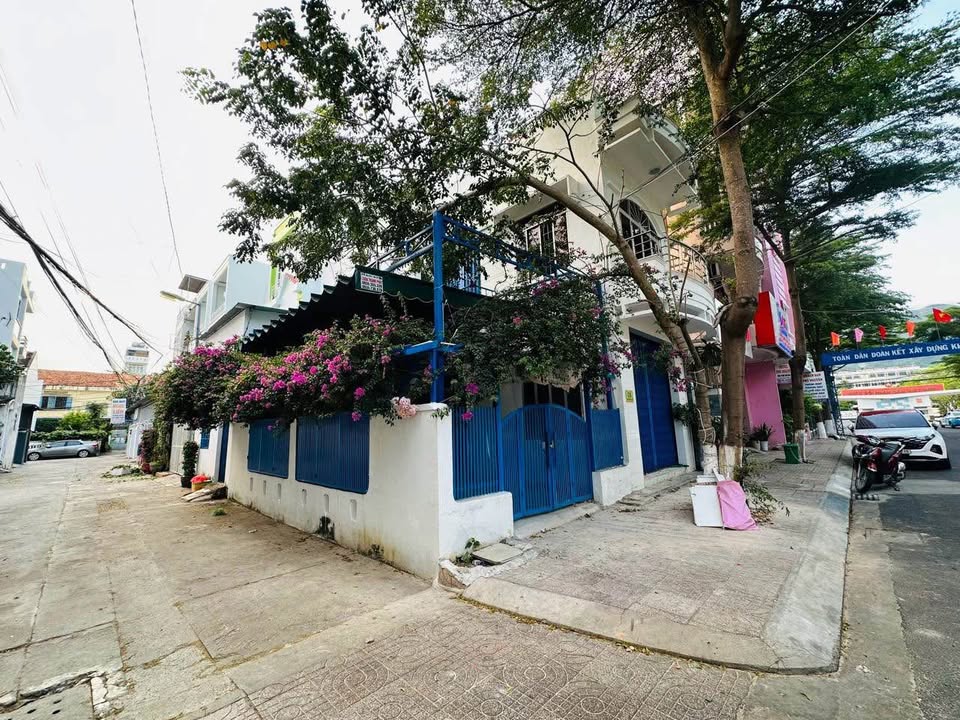 Bán nhà lô góc 2 tầng Phan Phù Tiên 110m² giá 17.5 tỷ - Đầu tư sinh lời tuyệt vời!