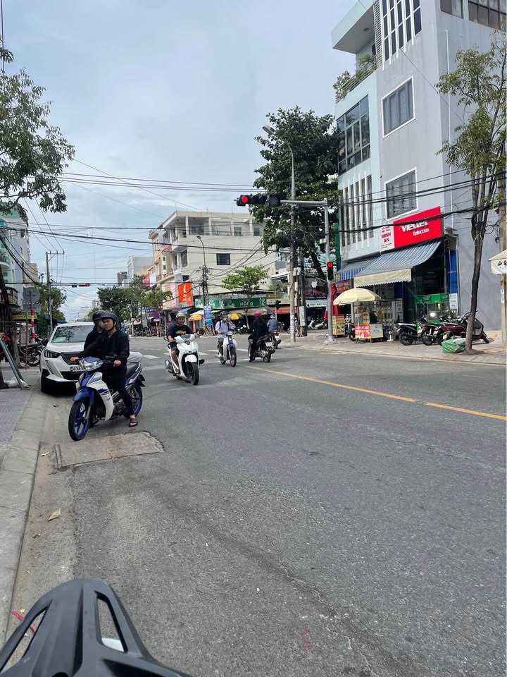 Nhà mặt tiền kinh doanh Đường Núi Thành 205m² giá 24 tỷ - Cơ hội đầu tư hấp dẫn!