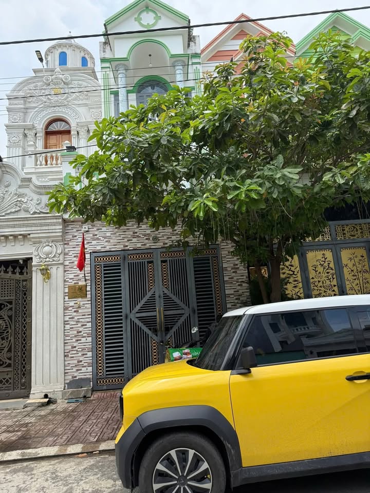 Nhà phố Tân Đông Hiệp, Dĩ An 85m² giá 4.65 tỷ - An ninh tốt, sân ô tô rộng rãi!