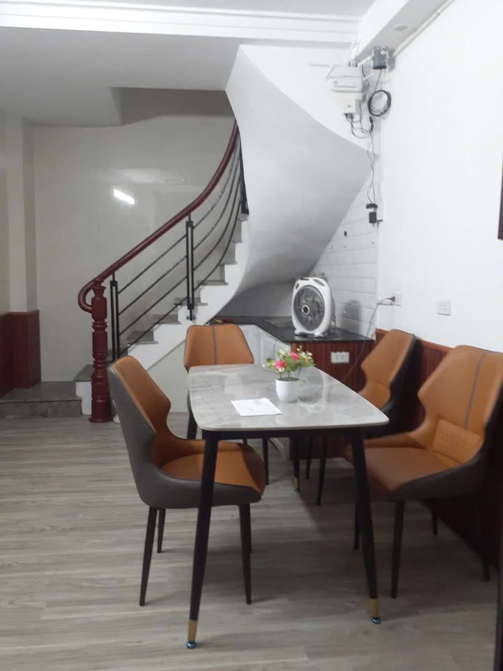 Nhà riêng cho thuê tại Cầu Đất, Hoàn Kiếm 100m² giá 7.5 triệu - Đầy đủ nội thất