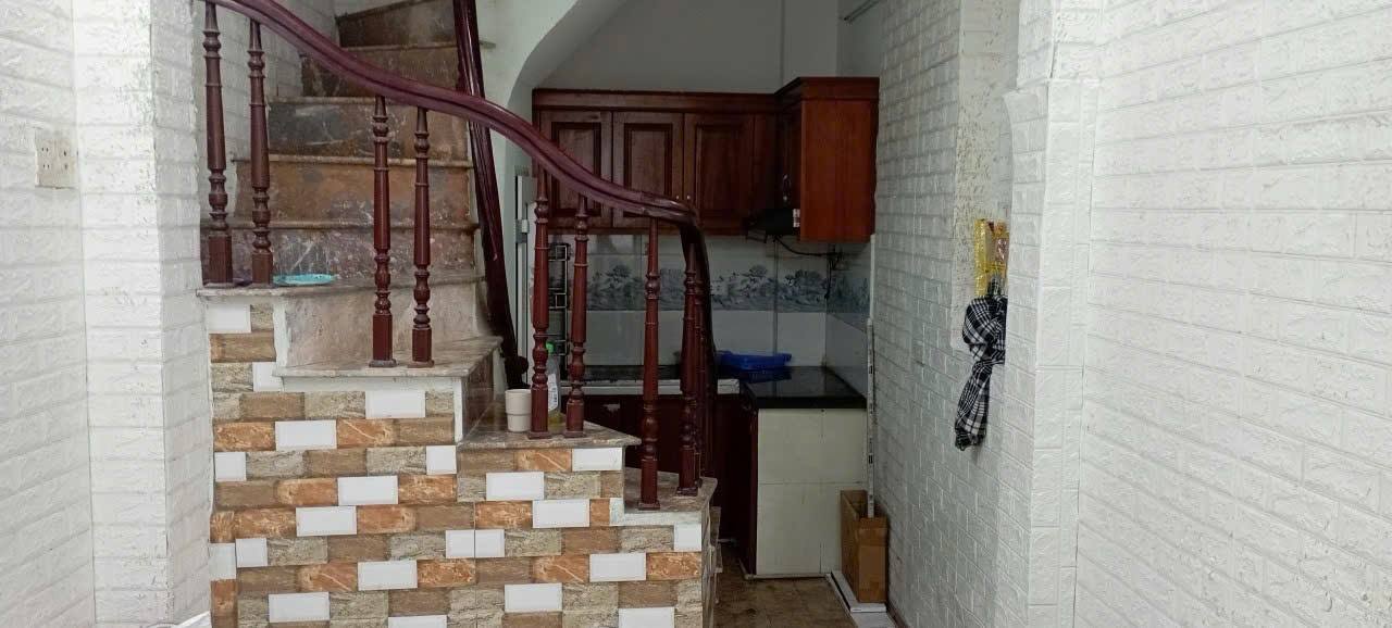 Nhà cho thuê 5 tầng tại ngõ 293 Tân Mai, 3 phòng ngủ, chỉ 8 triệu/tháng - Không thể bỏ lỡ!