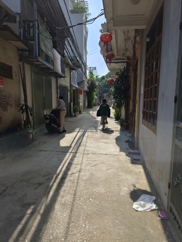 Nhà lô góc 2 mặt thoáng Định Công Thượng 41m² giá 12 triệu - Nội thất đầy đủ, sẵn sàng vào ở!