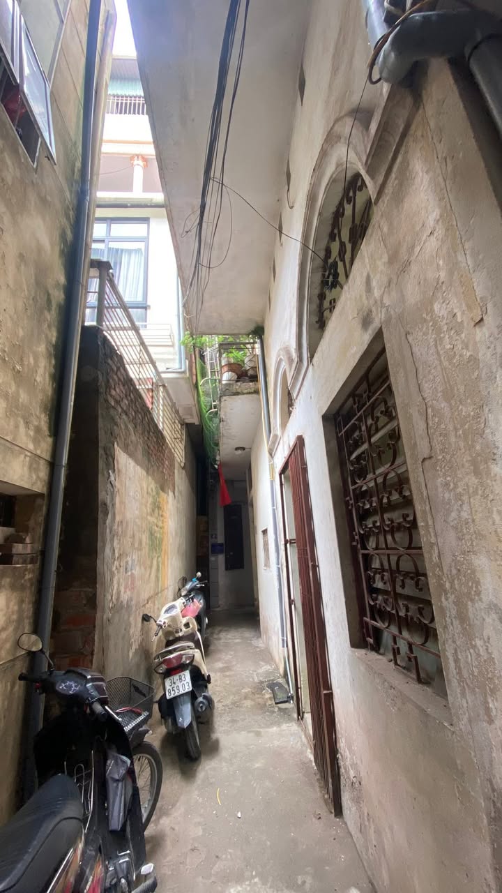 Nhà nguyên căn cho thuê tại ngõ 118 Đào Tấn, Giảng Võ, 17m² giá 4.8 triệu/tháng - Tiện nghi đầy đủ, vào ở ngay!