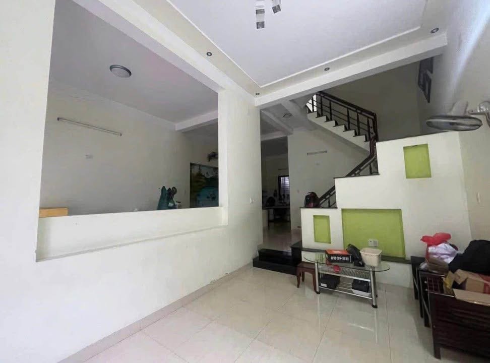 Nhà 3 tầng mặt tiền đường Trần Công Hiến, 84m² giá 3.9 tỷ - Pháp lý rõ ràng, sân ô tô rộng rãi!