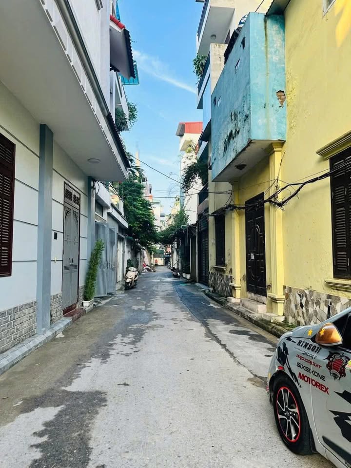 Nhà nguyên căn Ô Cách - Việt Hưng 72m² giá 12 triệu - Thang máy, Gara ô tô