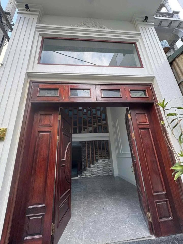 Nhà nguyên căn Đặng Vũ Hỷ 65m² giá 15 triệu - Thích hợp làm văn phòng và ở