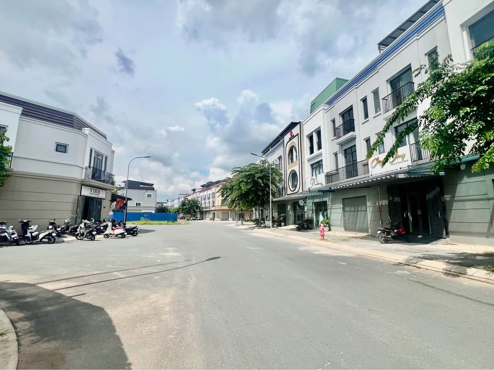 Nhà 1 Trệt 2 Lầu tại Tây Sông Hậu, Mỹ Phước - 85m² chỉ 4 tỷ!