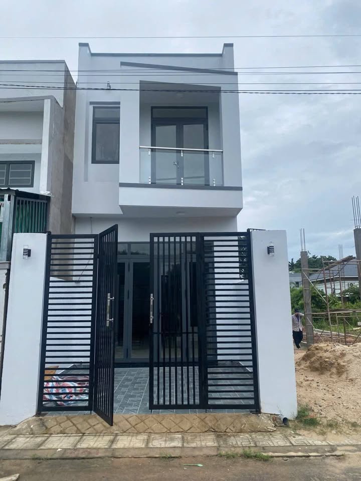 Nhà phố Thủ Dầu Một 140m² giá 2.1 tỷ - Sổ hồng riêng, chính chủ bán gấp!