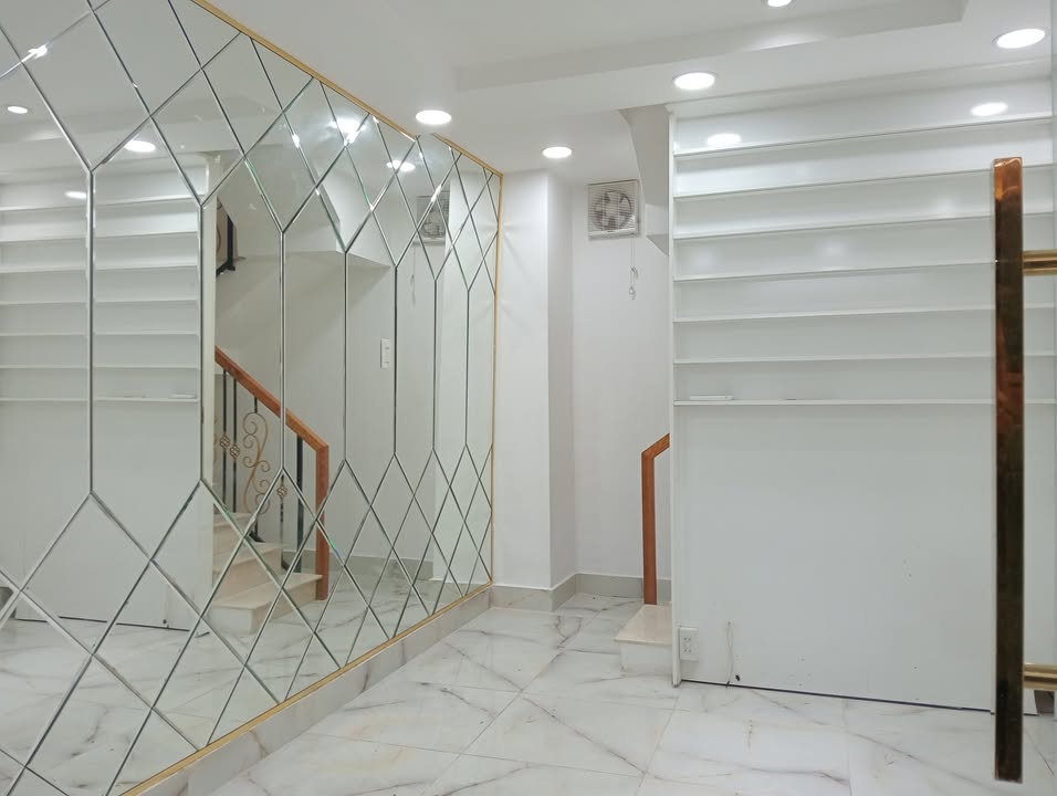 Nhà cho thuê nguyên căn hẻm 282 Lê Hồng Phong, quận 10 - Vị trí đắc địa, giá chỉ 15 triệu!