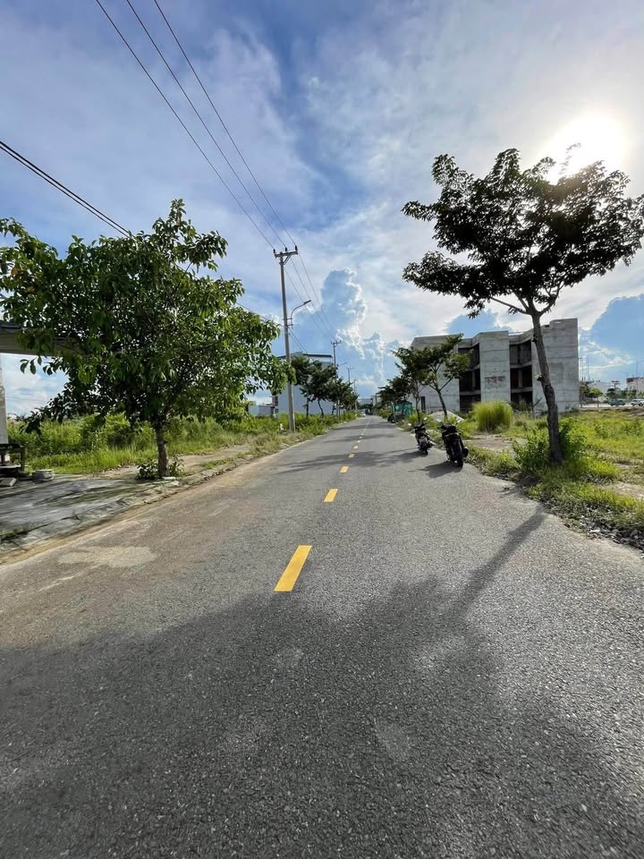 Đất nền Đầm Sen Đà Nẵng 200m² giá 12 tỷ - Vị trí sát sông cực đẹp!