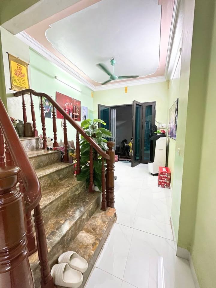 Nhà phố Vĩnh Hưng 33m² giá 6.6 tỷ - Sổ đỏ chính chủ, ô tô vào tận nơi!