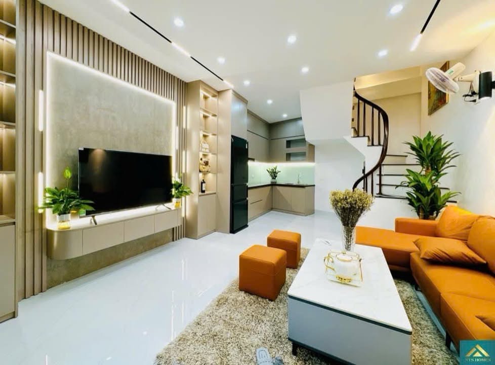 Nhà Hào Nam, Đống Đa 38m² giá 6.8 tỷ - Sẵn sàng vào ở ngay!