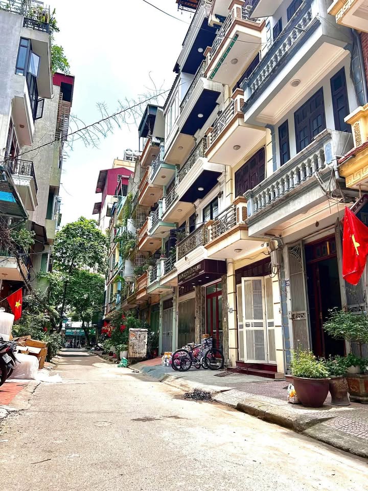Nhà phố Tân Mai 75m² giá 11 tỷ - Kinh doanh sầm uất, ô tô đỗ cửa!