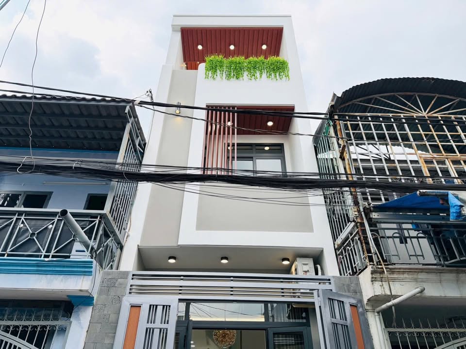 Nhà hẻm Huỳnh Văn Nghệ, Tân Bình 32m² giá 5.82 tỷ - Vị trí đắc địa, thông thoáng!