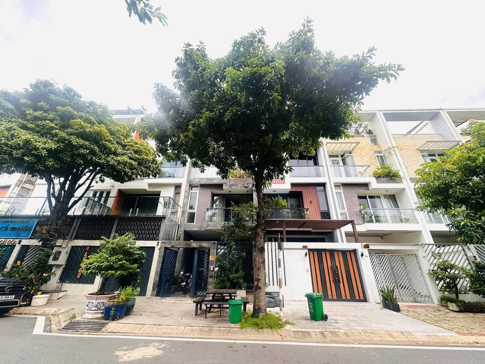 Cho thuê townhouse Jamona Golden Silk, Quận 7, 104m² - Nhà đẹp full nội thất, an ninh 24/7!