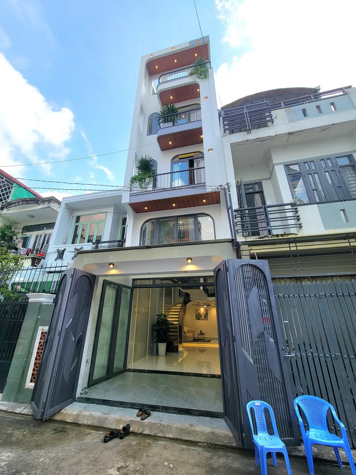 Nhà 5 tầng Phường 15, Tân Bình 60m² - Vị trí đắc địa, ô tô vào nhà!