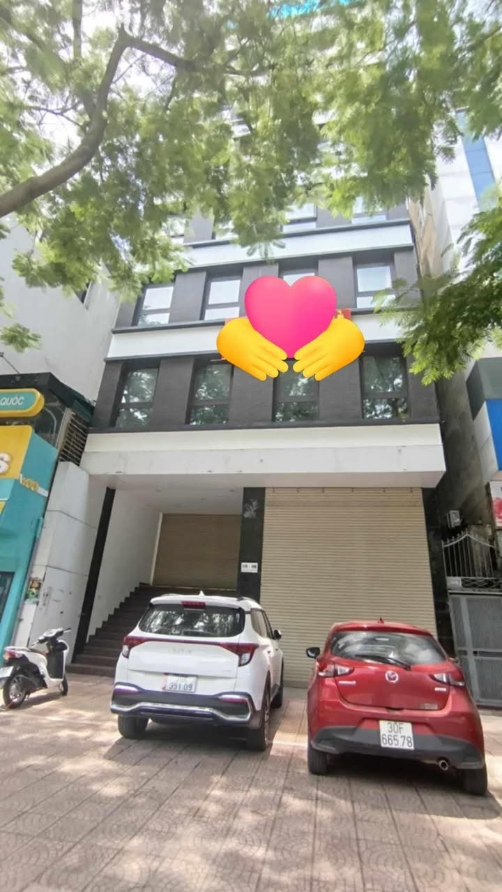 Nhà nguyên căn 200m² mặt phố Nguyễn Văn Cừ giá 350 triệu - Thích hợp làm VP, ngân hàng, showroom!