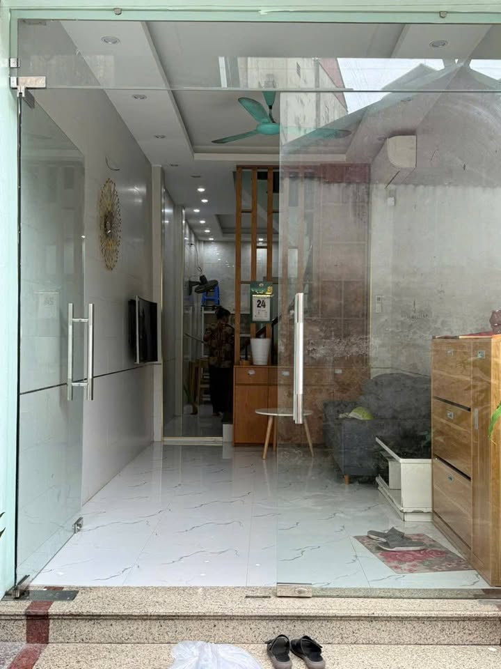 Nhà cho thuê tại Ngõ 45 Lệ Mật, 30m² giá 9 triệu - Dọn vào ở ngay!