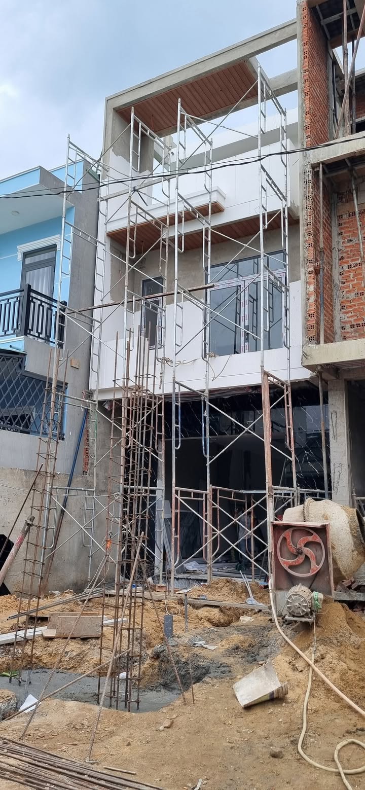 Nhà 1 Trệt 2 Lầu Hẻm 385 Lê Hồng Phong, Thủ Dầu Một - 82.8m² giá 4.25 tỷ - Đường thông ô tô