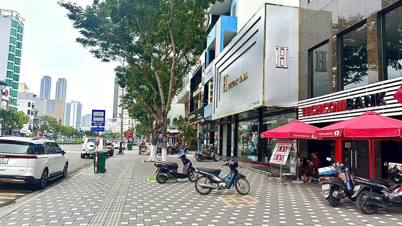 Cho thuê nhà mặt tiền Phạm Văn Đồng, Sơn Trà 250m² - Kinh doanh thuận lợi ngay khu du lịch!