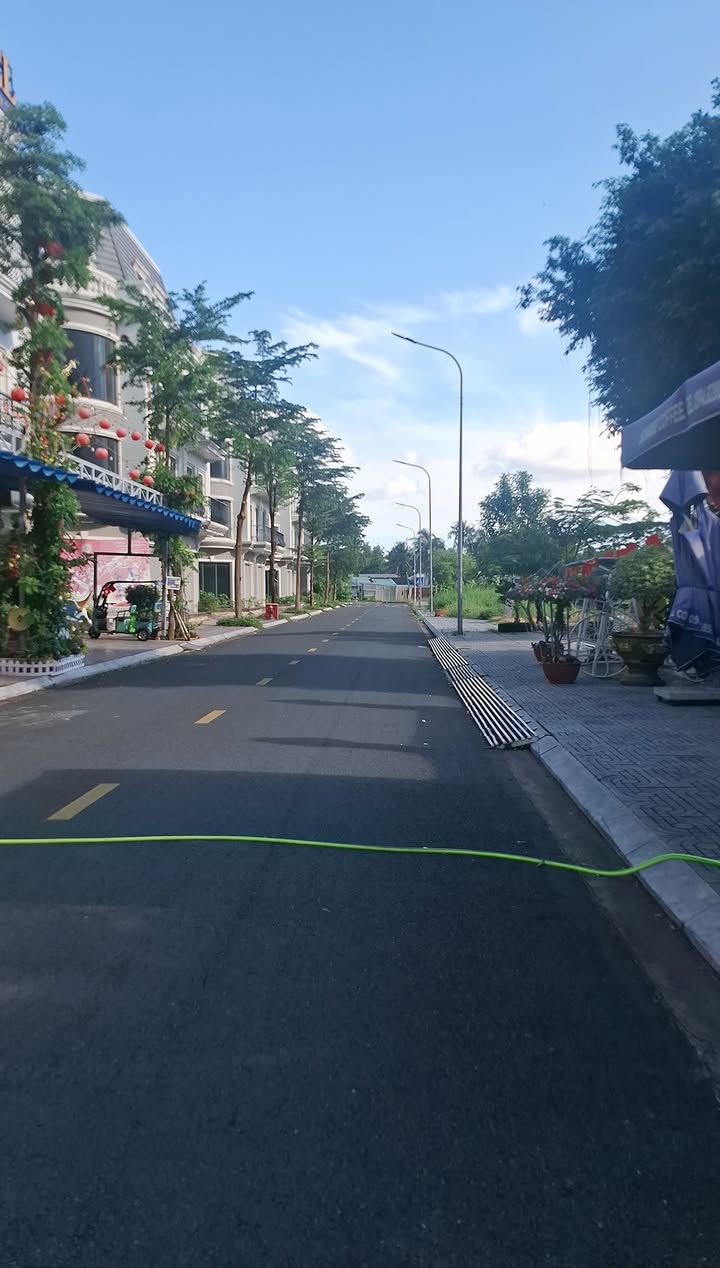 Bán biệt thự Vinhome Trần Huỳnh 150m² giá 8.5 tỷ - View hồ tuyệt đẹp!