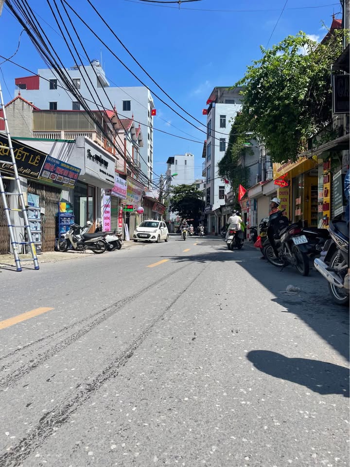 Nhà bán tại Văn Tiến Dũng, Bắc Từ Liêm 35m² - Ô tô đỗ cửa, xây mới 5 tầng!