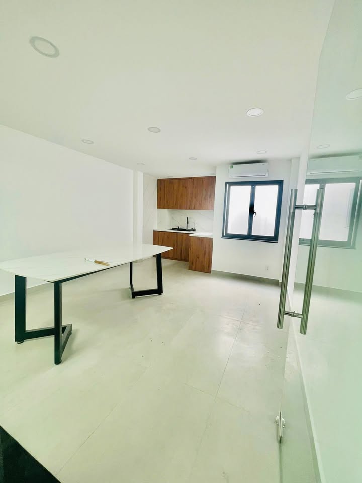 Cho thuê nhà mặt tiền Phan Xích Long, Quận Phú Nhuận 72m² - Thiết kế hiện đại, mới 100%!