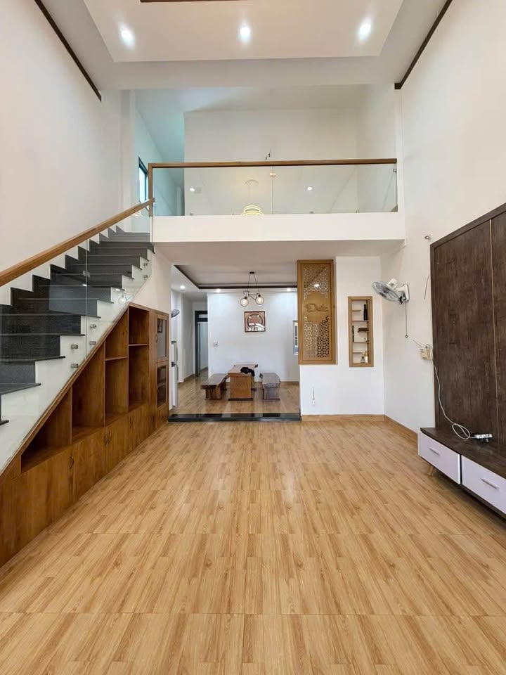 Nhà nguyên căn cho thuê đường Phạm Ngũ Lão, 110m² giá chỉ 8 triệu - Full nội thất sang trọng!