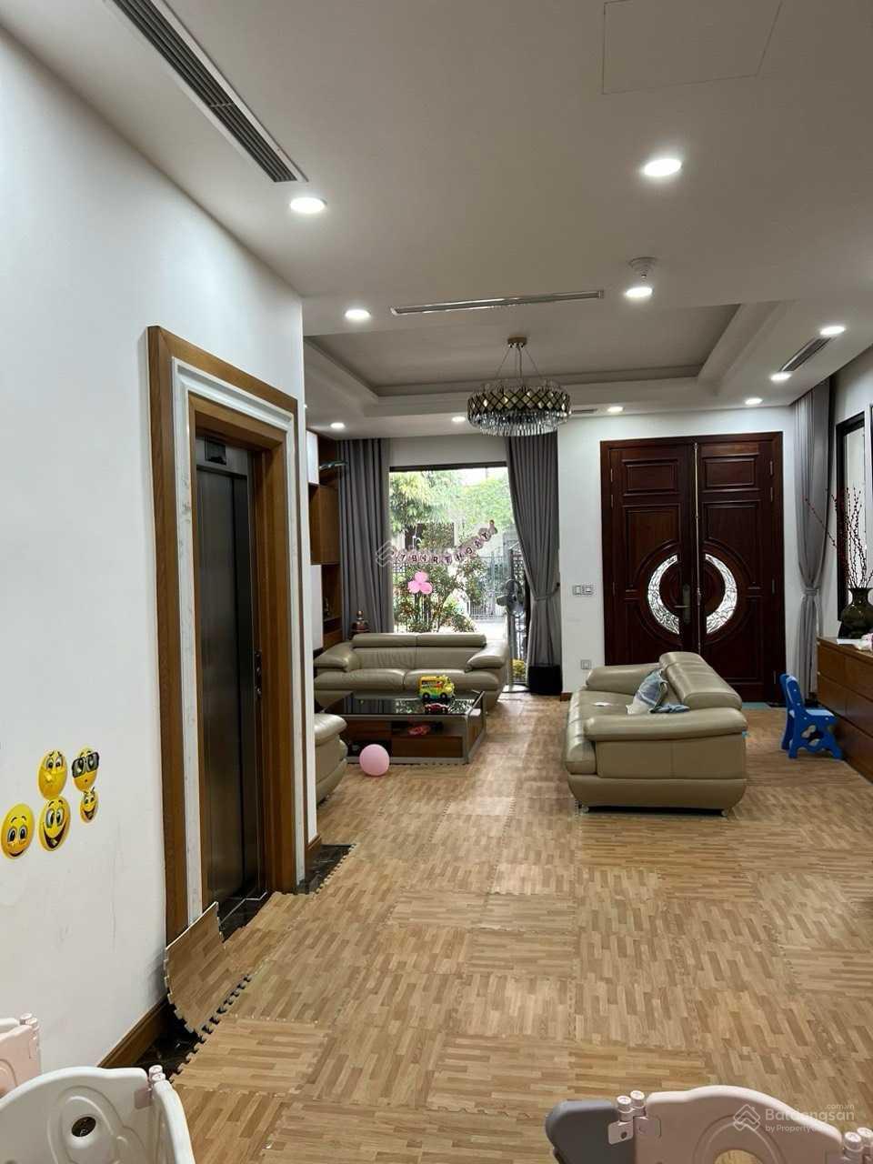Biệt thự song lập Vinhomes The Harmony 168m² giá 4x tỷ - Gần hồ điều hòa, có thang máy!