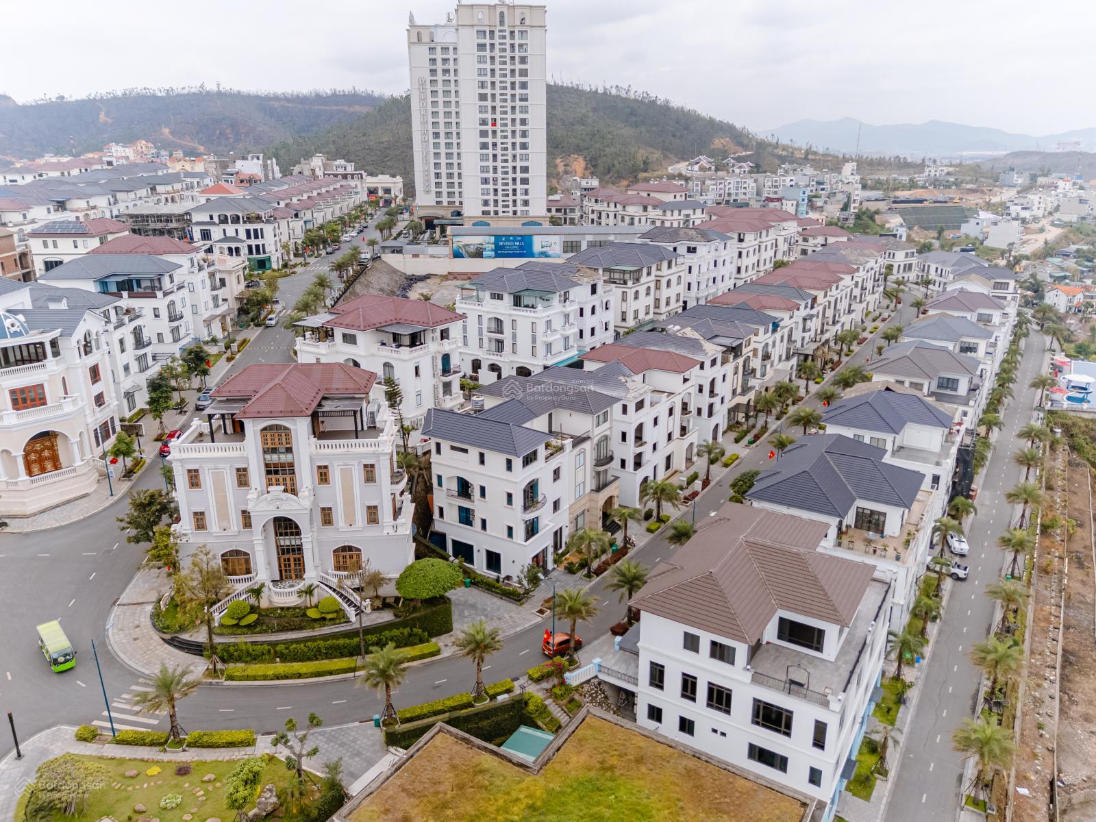 Biệt thự liền kề Beverly Hills Hạ Long 306m² giá 34 tỷ - Thiết kế hiện đại, pháp lý đầy đủ!