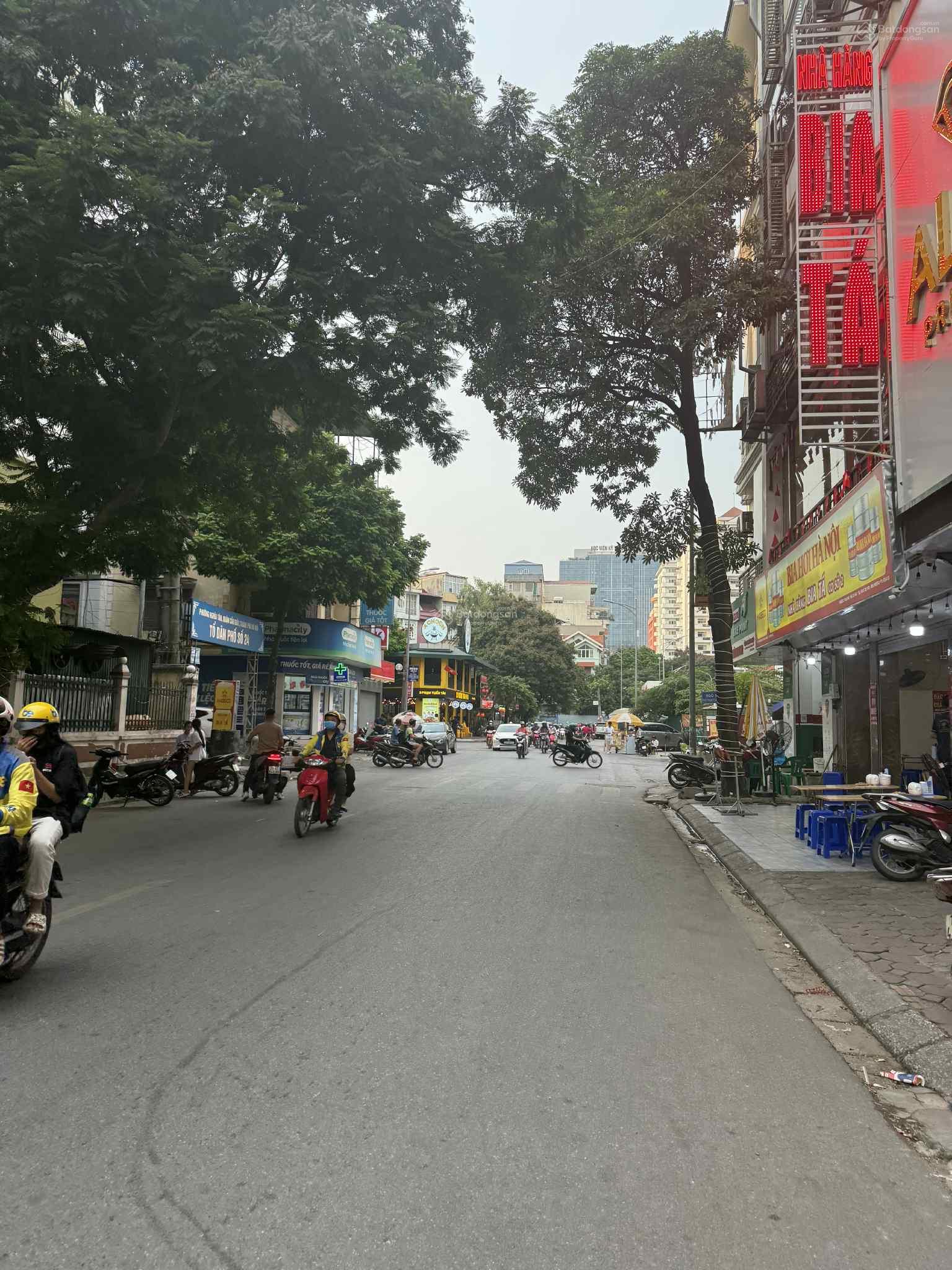 Nhà ngõ 106 Hoàng Quốc Việt, Cầu Giấy 80m² giá 33 tỷ - Vị trí kinh doanh đắc địa!