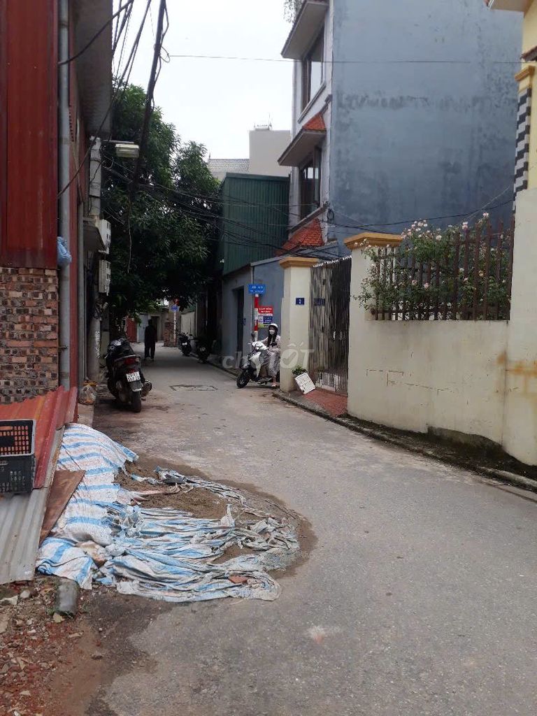 Đất nền Cự Khối 90m² giá 10 tỷ - Vị trí vàng, tiềm năng tăng giá cao!