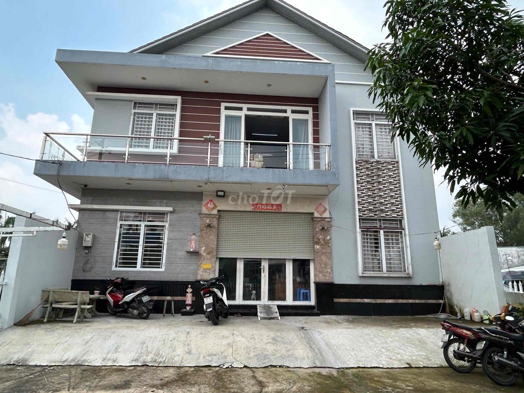 Nhà mặt tiền Dương Đình Cúc, Bình Chánh 308m² giá 10 tỷ - Vị trí đắc địa, tiện lợi di chuyển!