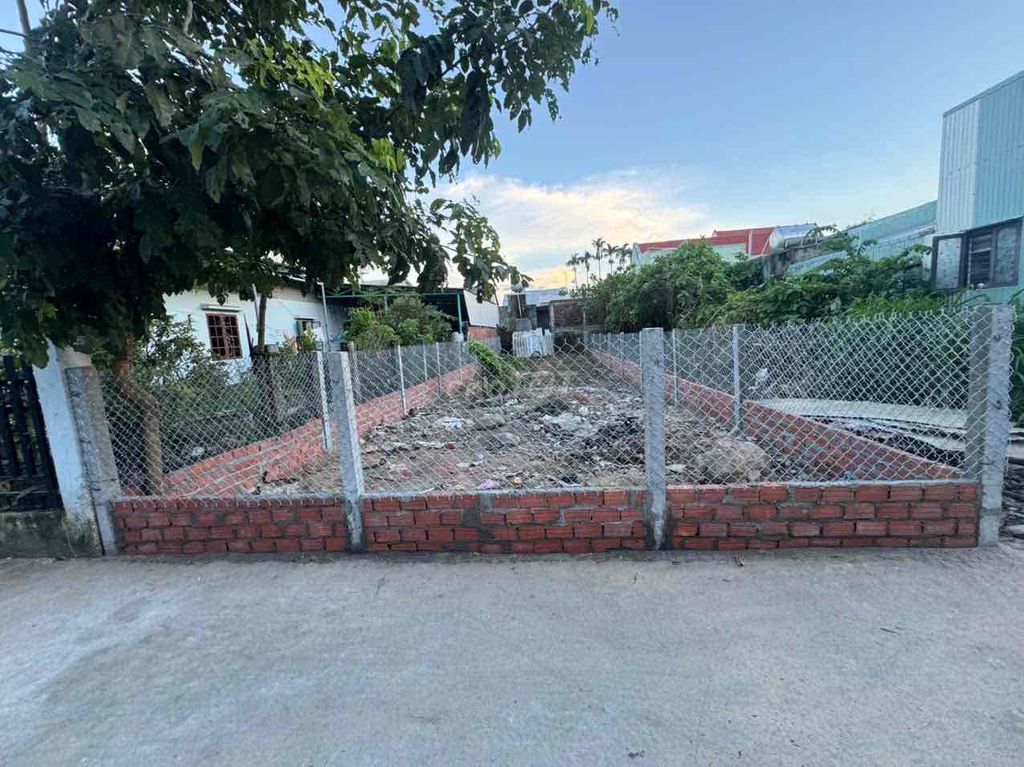 Đất nền Duy Phước 148m² giá 850 triệu - Sổ hồng chính chủ, gần chợ và trường học!