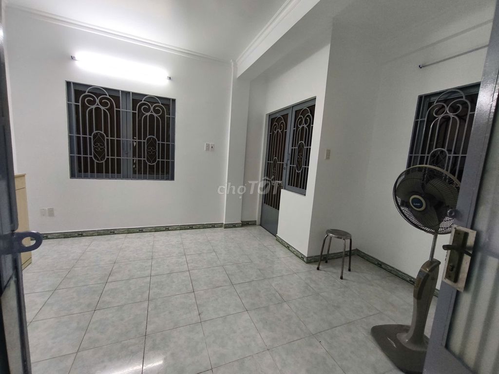 Căn hộ 60m² Quận 10 - Chỉ 9 triệu, hướng mát mẻ, đầy đủ nội thất!