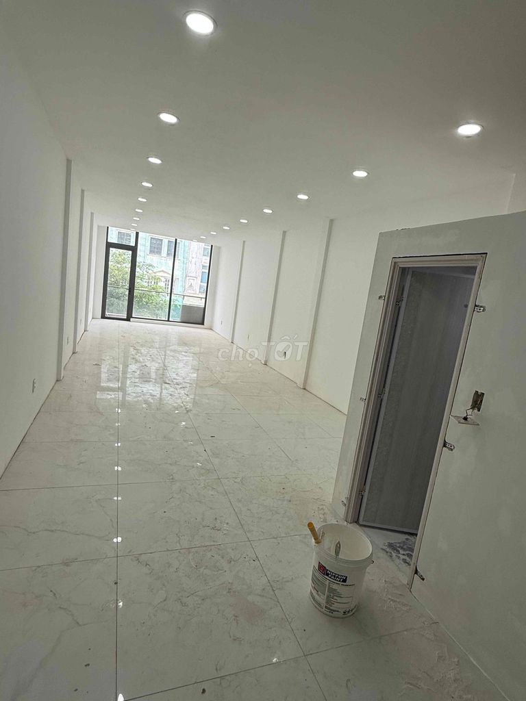 Cho thuê sàn trống 70m² lầu 2 đường Sư Vạn Hạnh - Khu dân cư đông đúc!