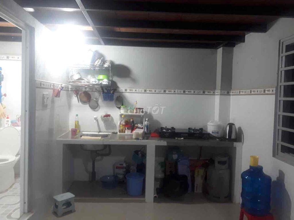 Phòng trọ tại Thạnh Lộc, Quận 12, 20m² giá 1.2 triệu - Giờ giấc tự do, an ninh tuyệt đối!