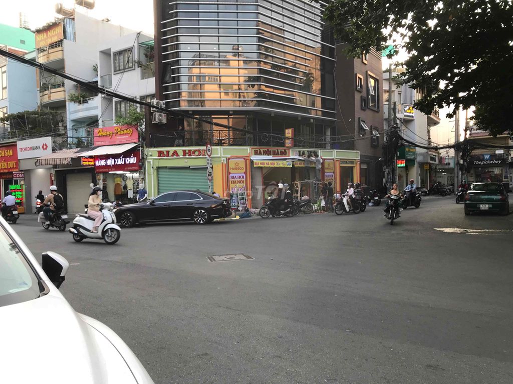 Cho thuê văn phòng tại Quận 10, 60m² giá 12 triệu - View đẹp, thoáng mát!