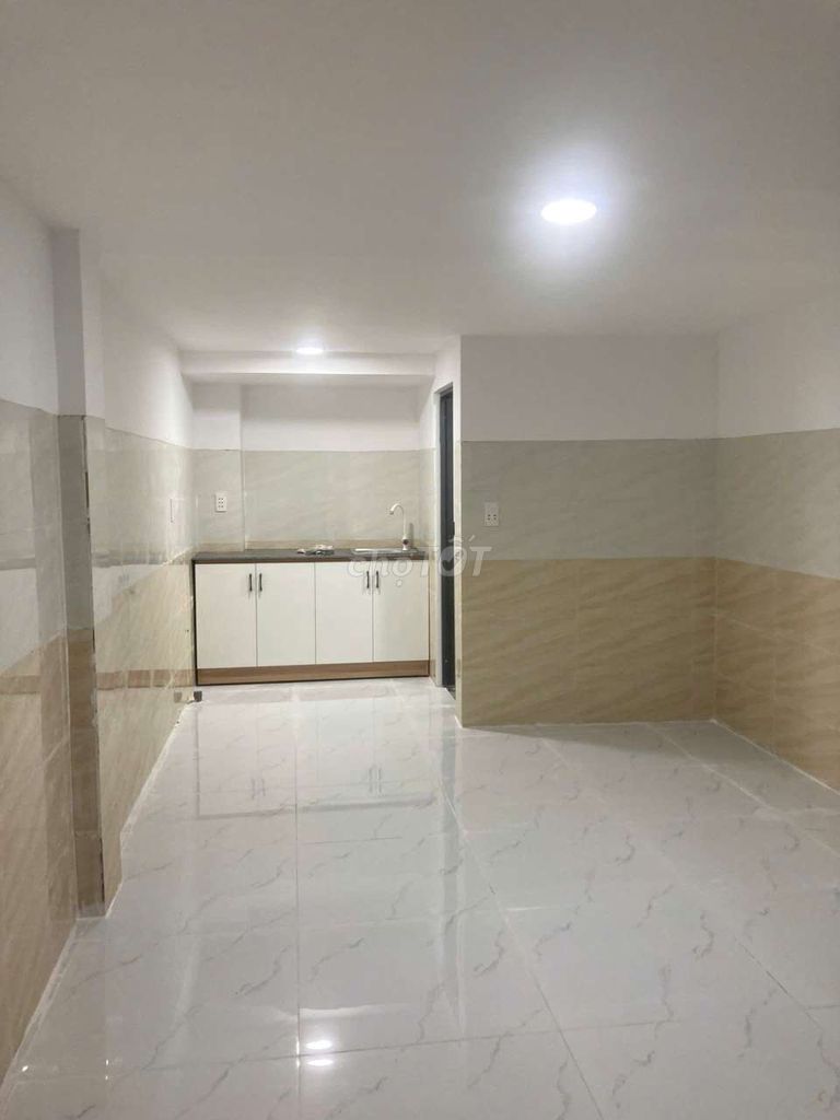 Căn hộ dịch vụ 32m² tại Thủ Đức giá 4.8 triệu - Mới xây, tiện nghi đầy đủ!