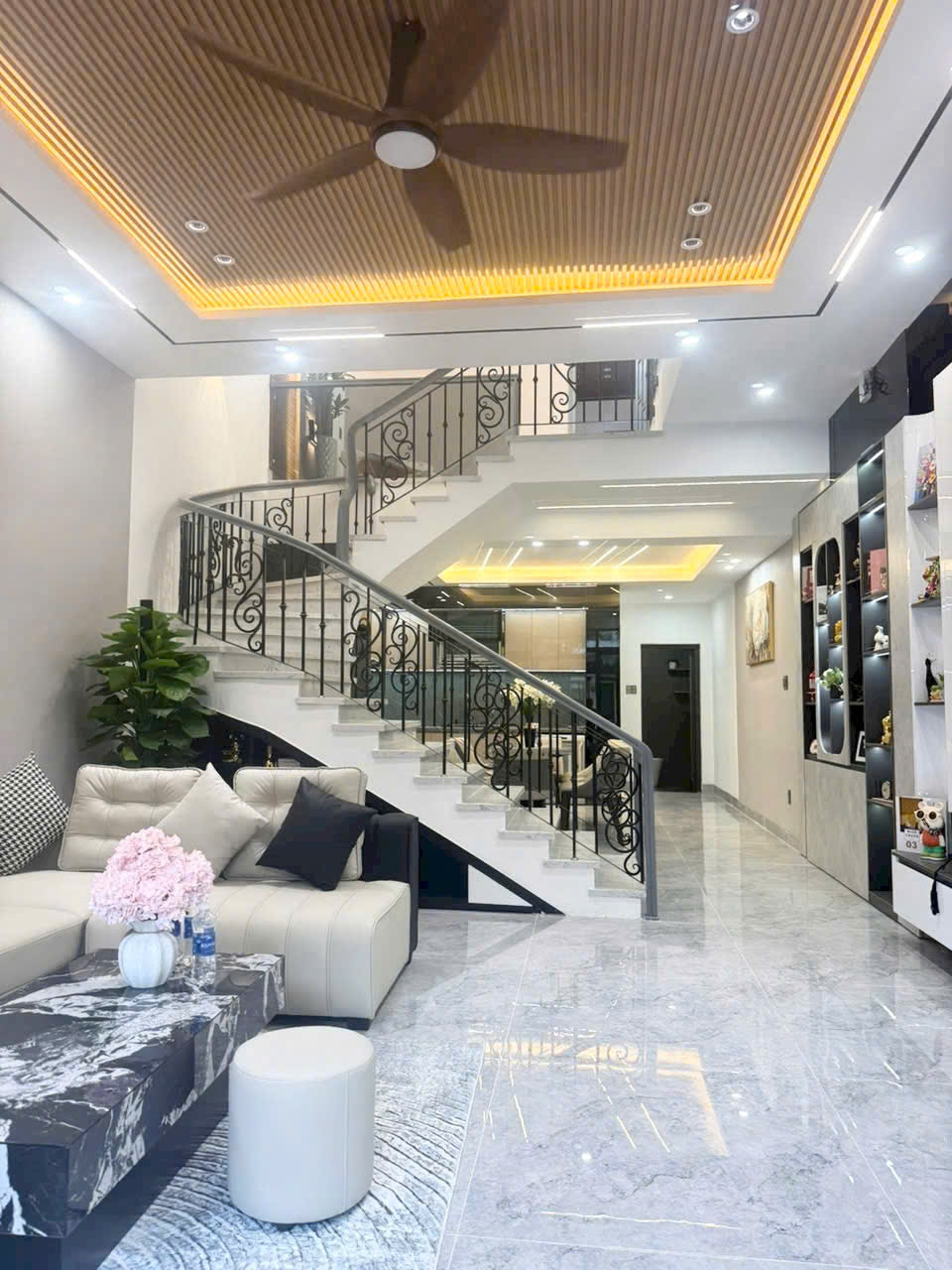 Nhà 3 tầng mặt tiền Trần Can 85m² giá 8.8 tỷ - Full nội thất sang trọng!