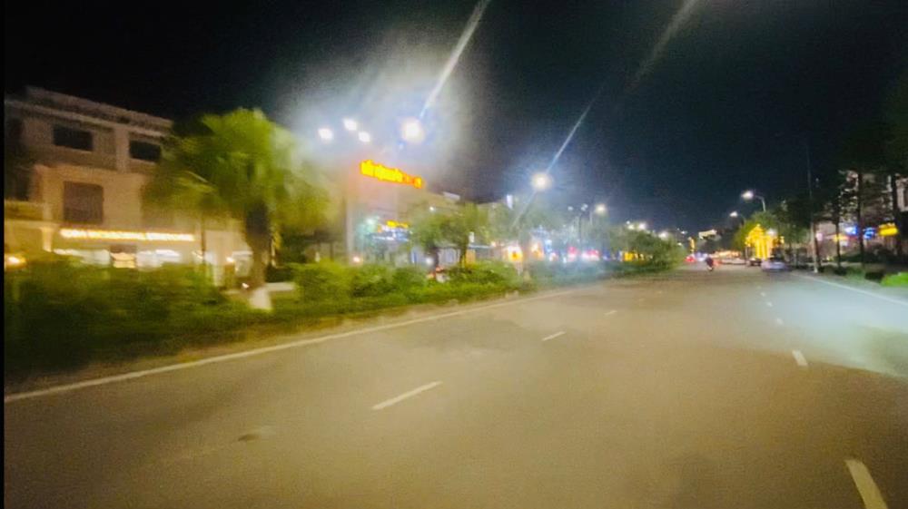 Căn kinh doanh 300m² mặt đường 39m - Cổng trường Vinshool chỉ 260 triệu/m²