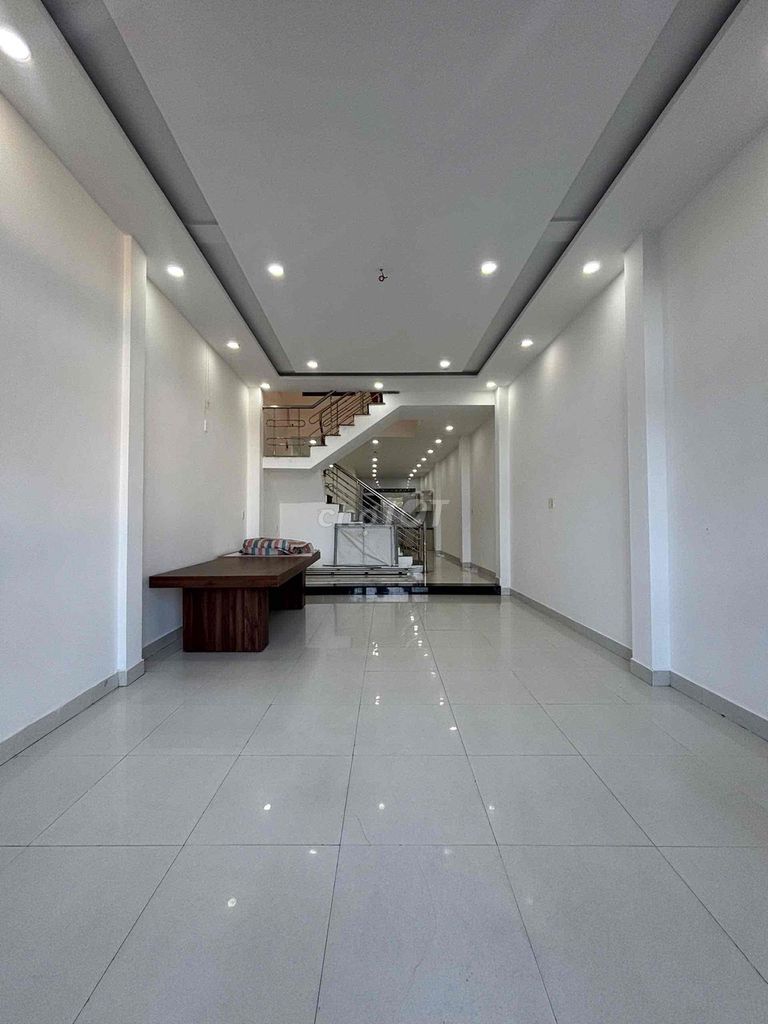 Bán nhà mặt tiền Lê Thạch, Đà Nẵng 90m² giá 6.7 tỷ - Vị trí kinh doanh đắc địa!