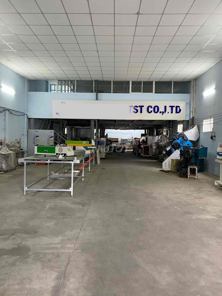 Nhà xưởng 300m² Hóc Môn giá 11.5 tỷ - Đang có thu nhập ổn định