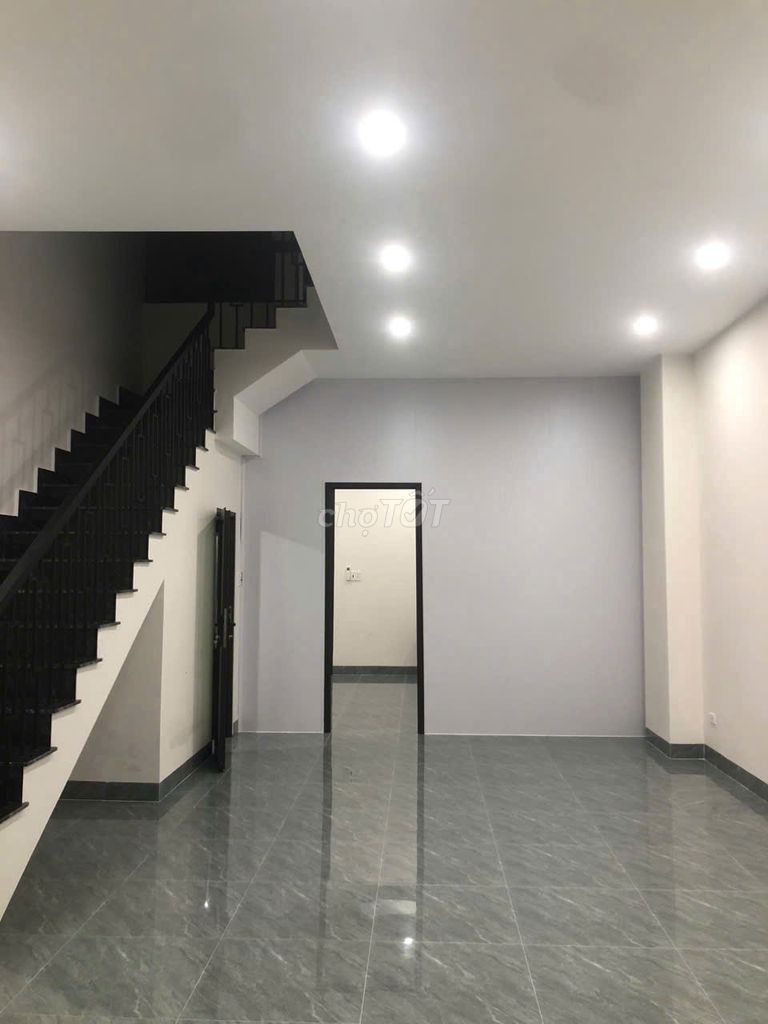 Shophouse Hùng Vương Đông Hà 75m² giá chỉ 5 triệu - Thiết kế tiện nghi, phù hợp ở và kinh doanh!