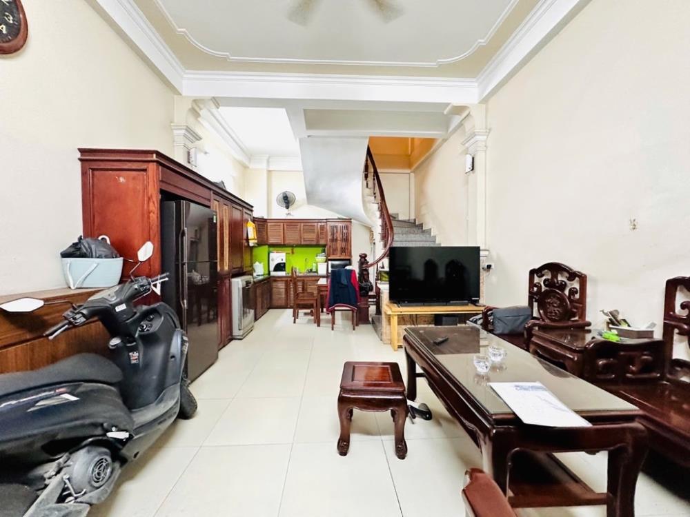 Nhà phố Hoàng Mai 30m² giá 7.5 tỷ - Ô tô đỗ cổng, thiết kế hiện đại!