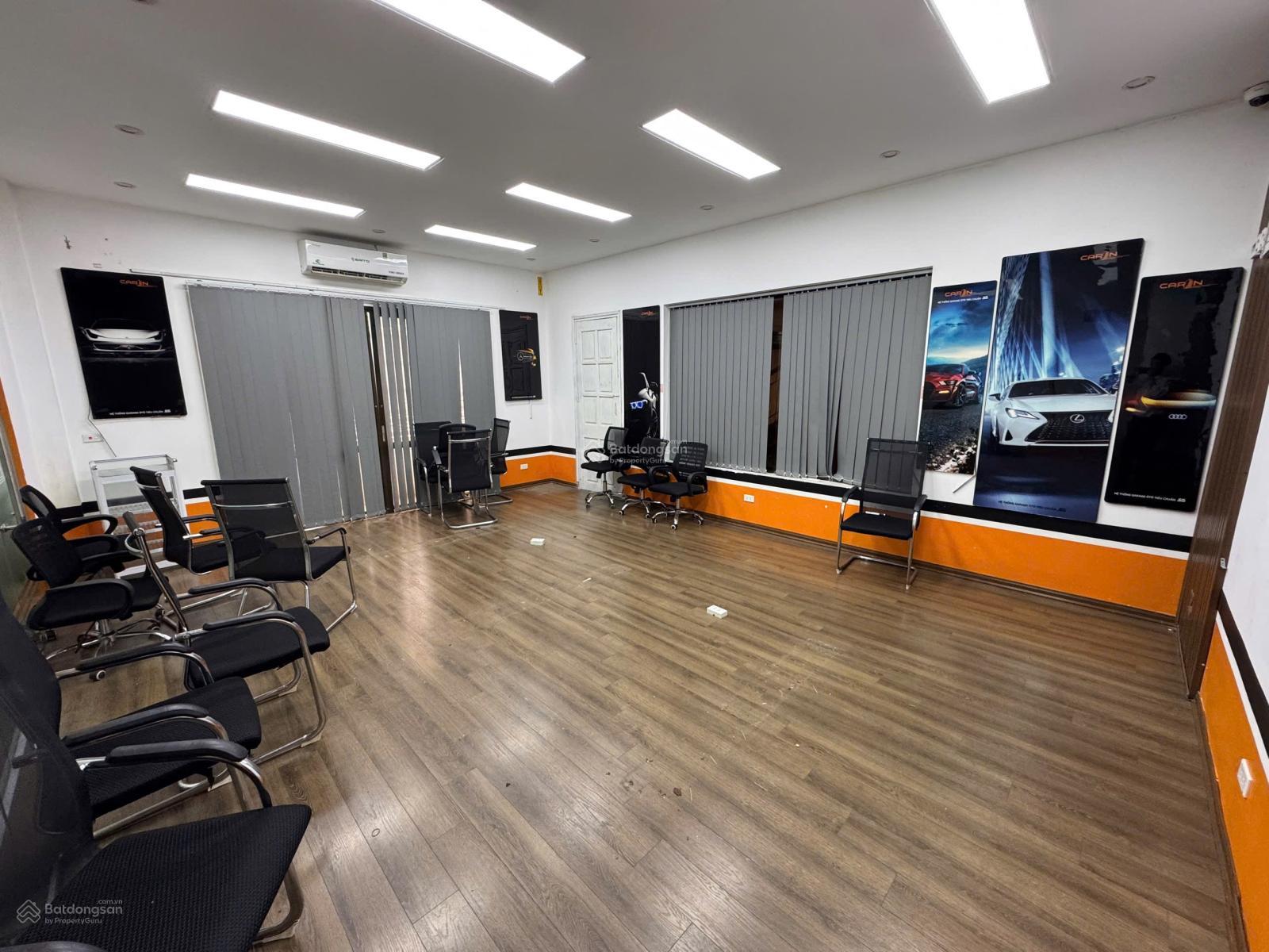 Văn phòng cho thuê Hoàng Quốc Việt 170m² - An ninh 24/24, giao thông thuận tiện!