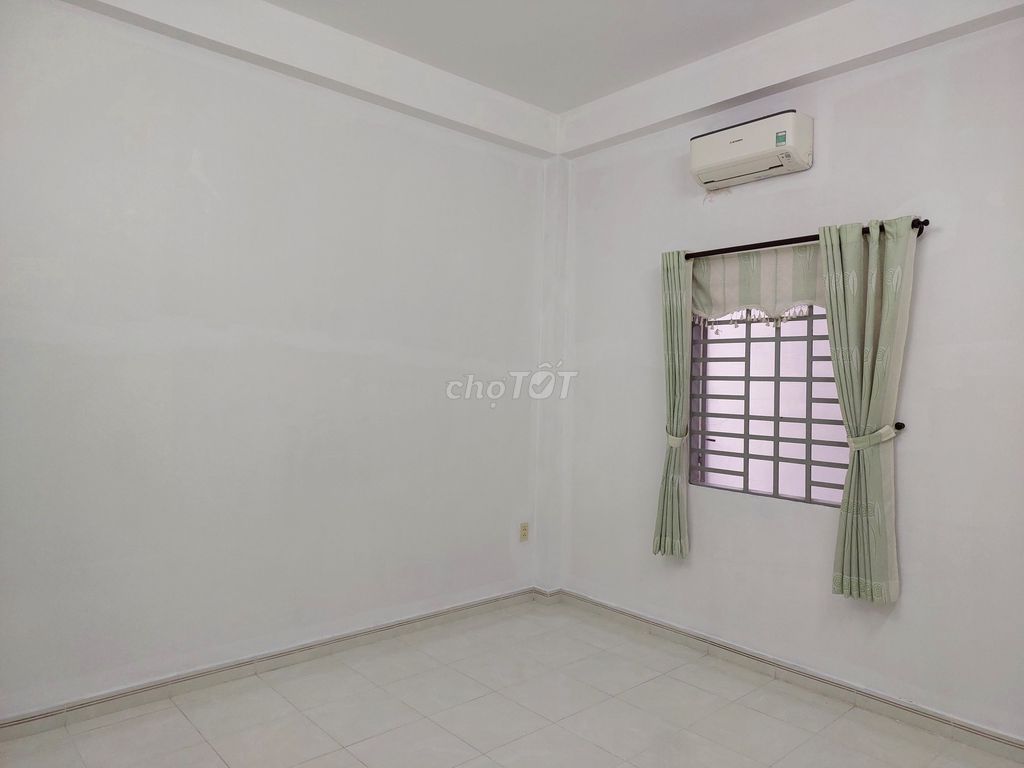 Phòng trọ Đ. Bạch Đằng, P. 2, Q. Tân Bình 18m² giá 2.8 triệu - Gần sân bay Tân Sơn Nhất!